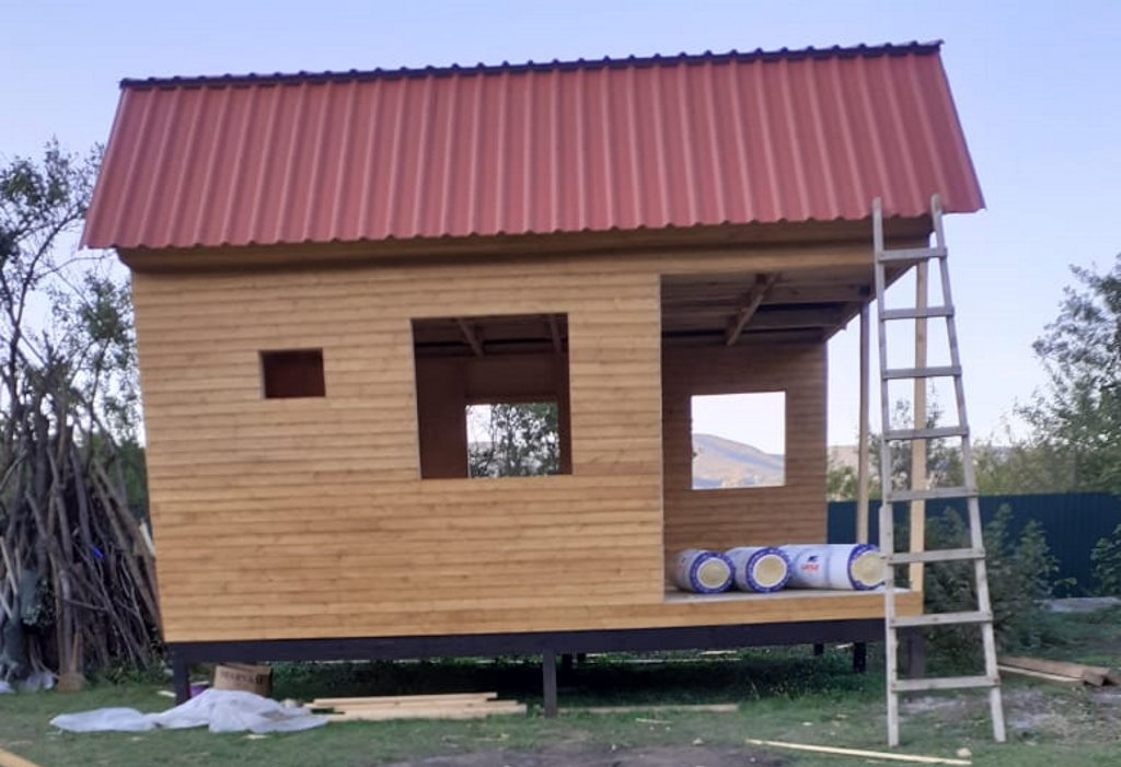 Multifunktionsgebäude Ushangi Village bauen